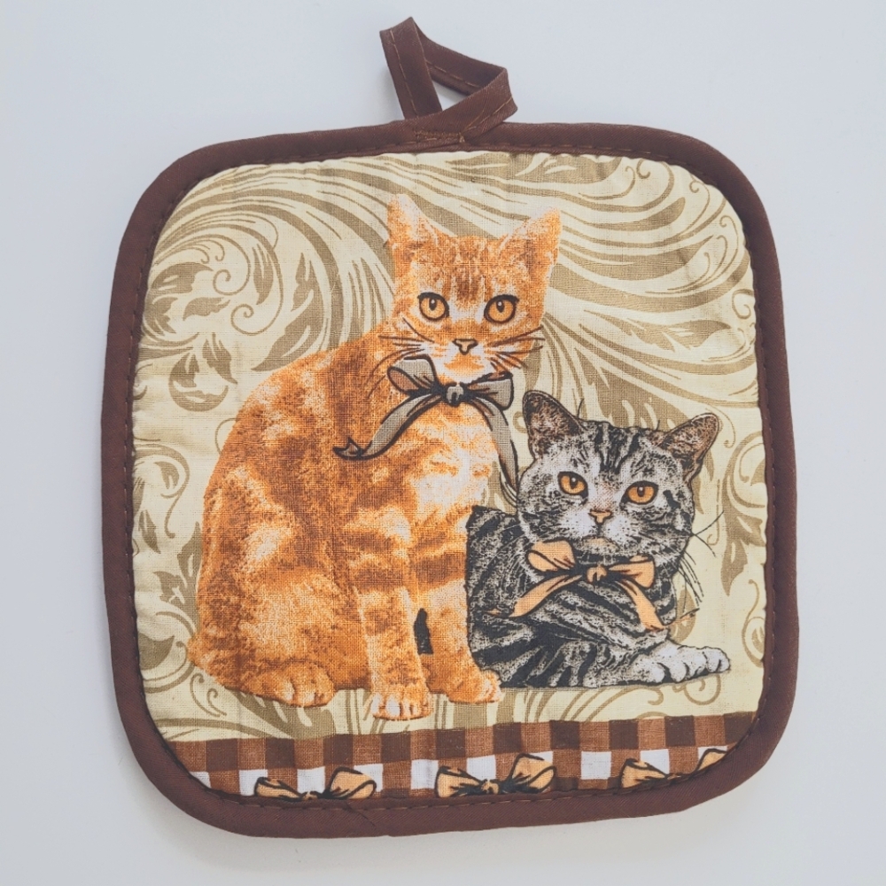 Single vintage pot holder with cat design